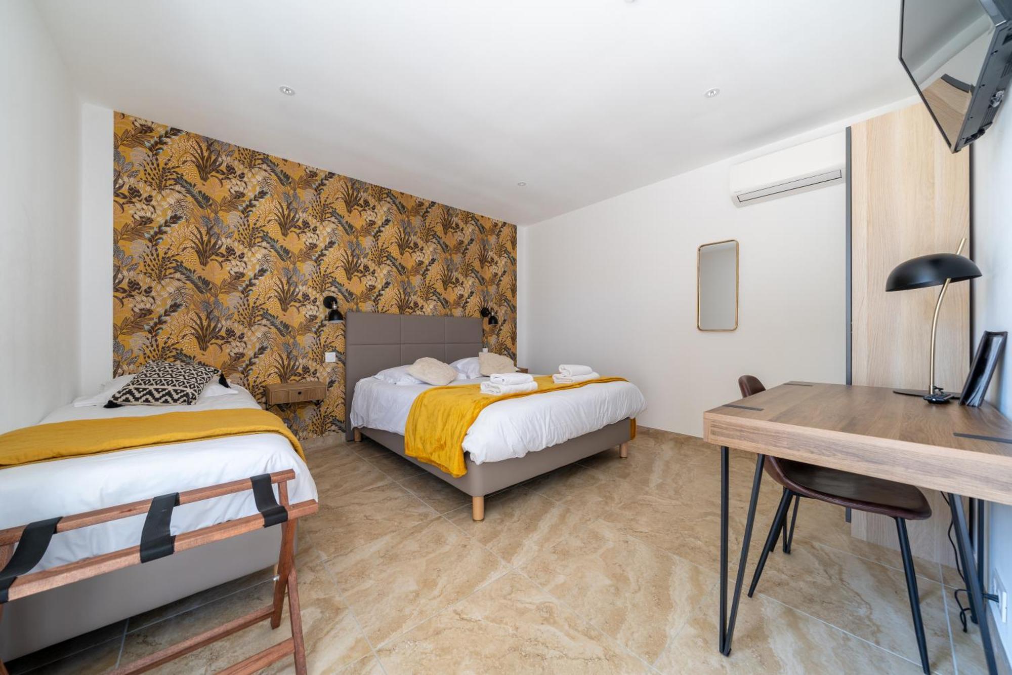 Logis Hotel Le Chene Vert Bollène Εξωτερικό φωτογραφία