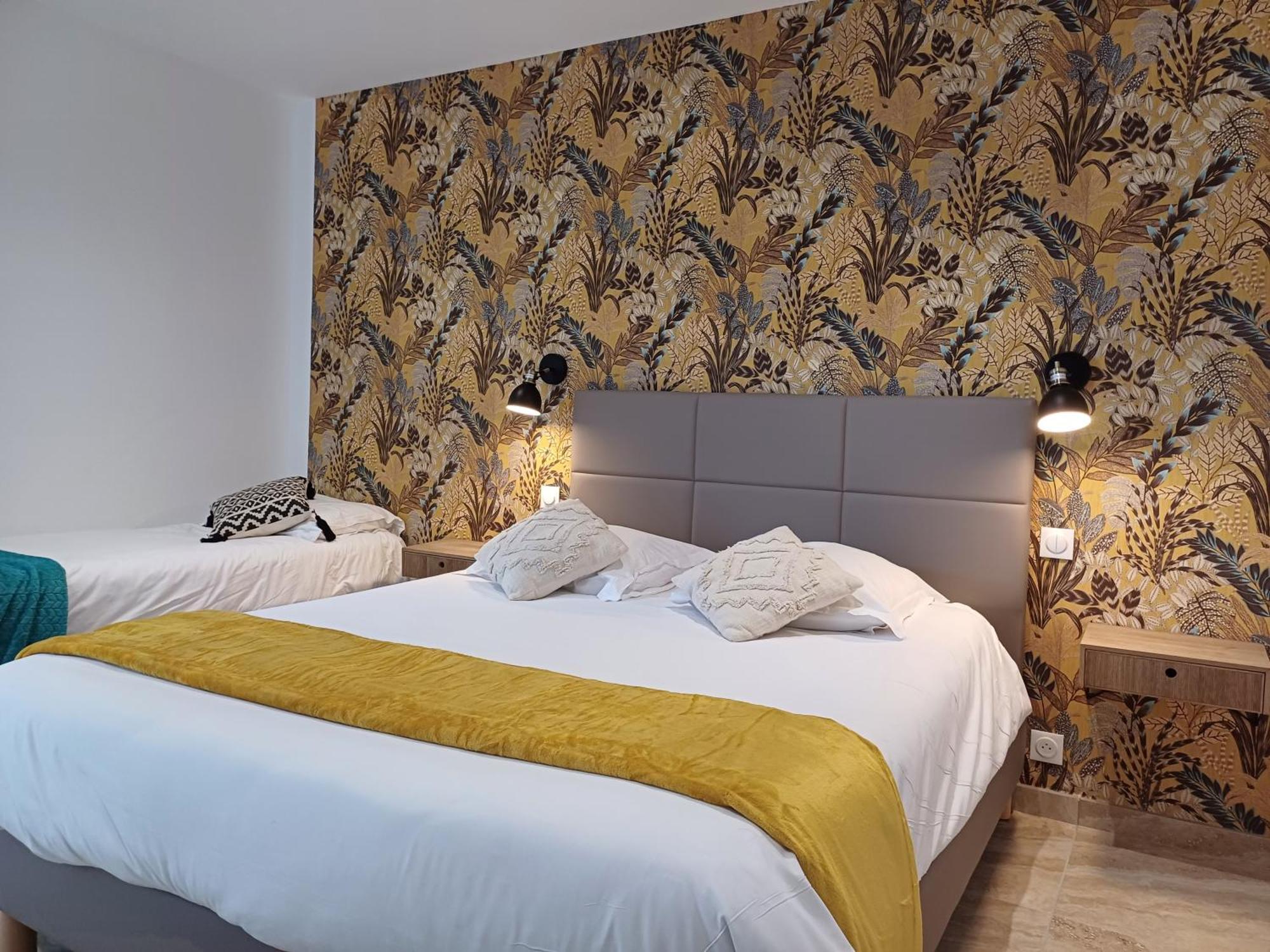 Logis Hotel Le Chene Vert Bollène Εξωτερικό φωτογραφία